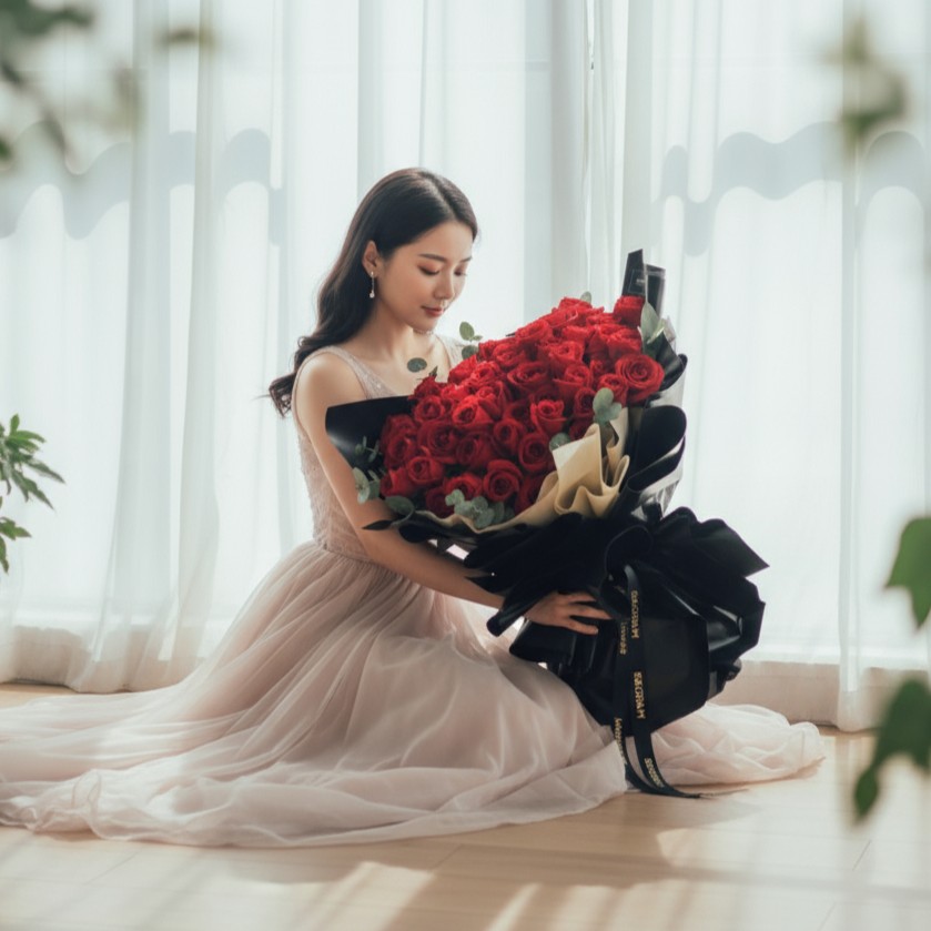 Luxuriante 50 red roses bouquet - image 2