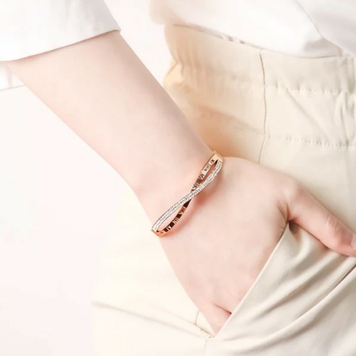 Vera roman numeric with dias bangle 2