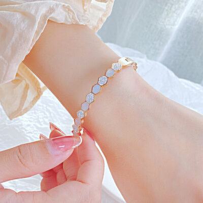 Lorelei honeycomb with mother pearl bangle in rose gold 1