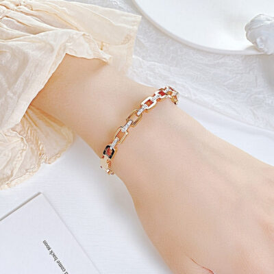 Monserrat bangle in rose gold 2