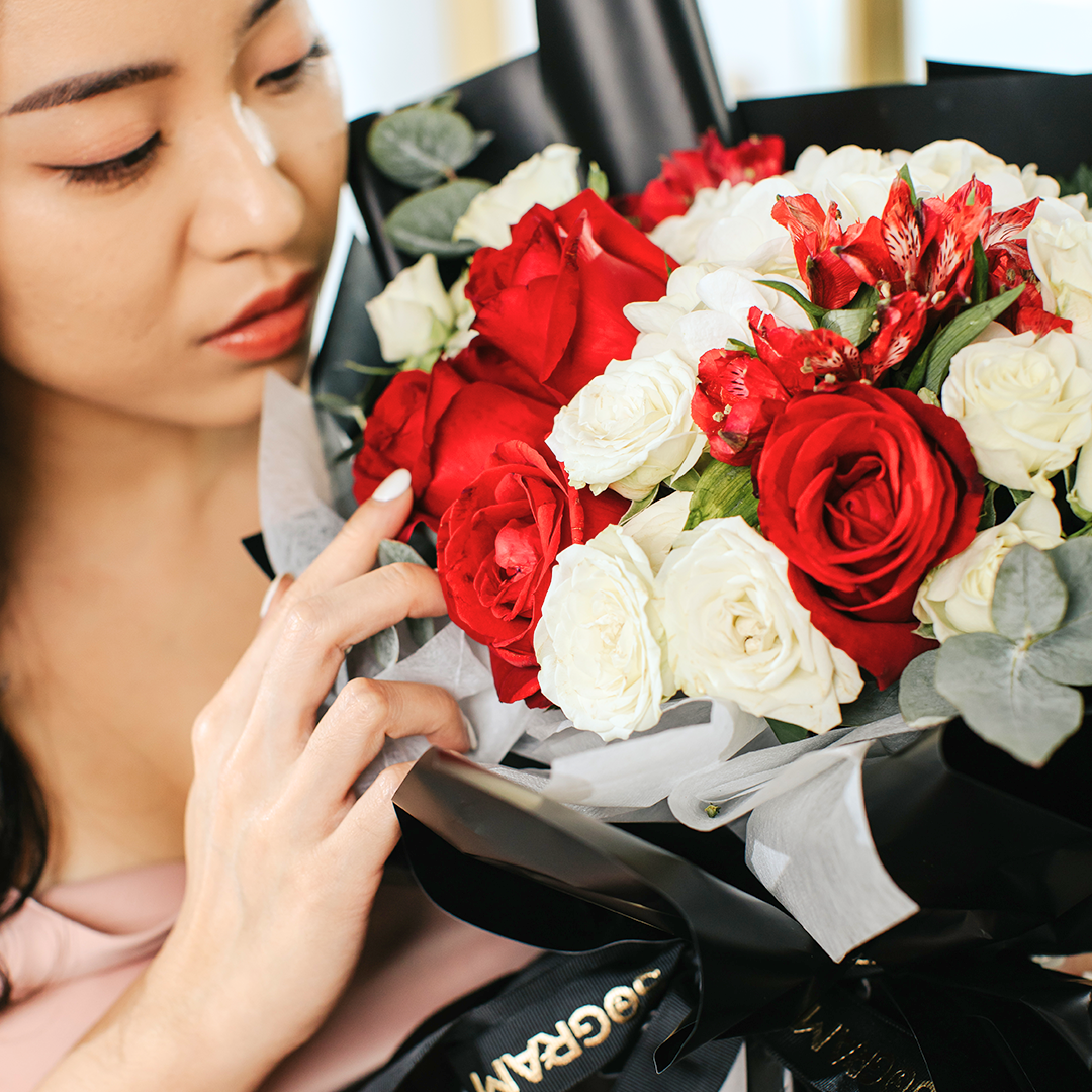 Pinacle Red White Hydrangea Hand Bouquet 3