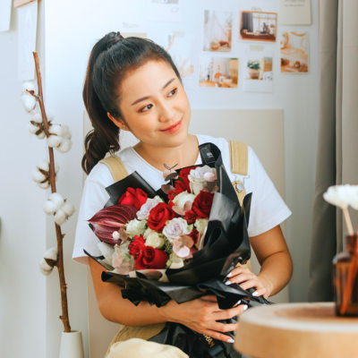 Loveomatic - Red Roses Hand Bouquet , Free Delivery KL & PJ