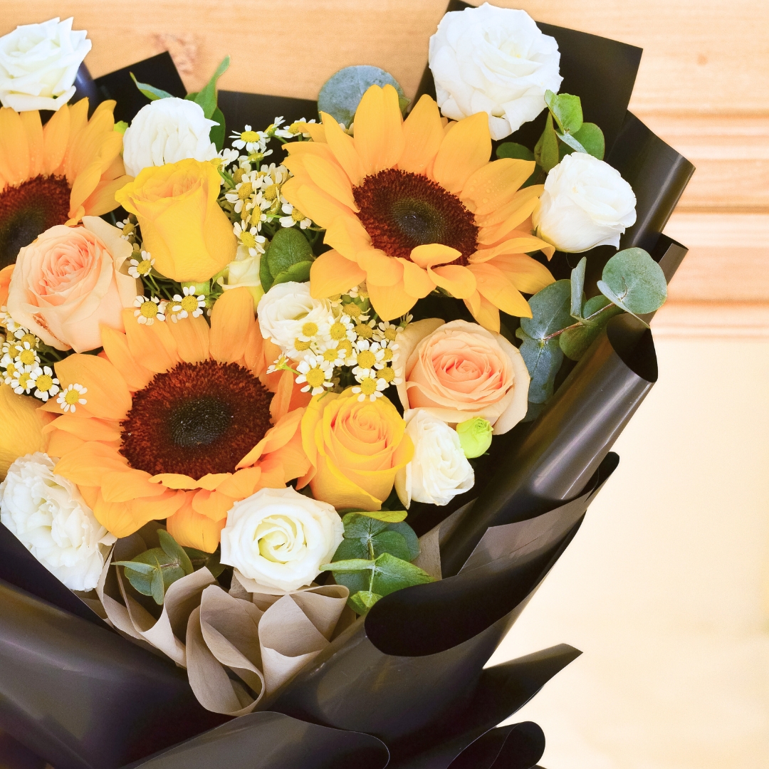 Sunflower vista flower bouquet - image 7