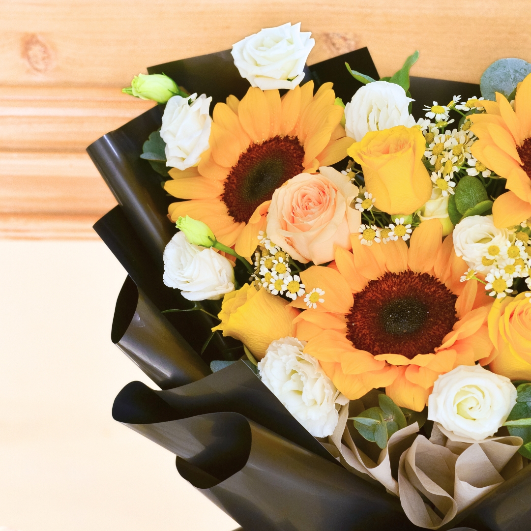 Sunflower vista flower bouquet - image 8