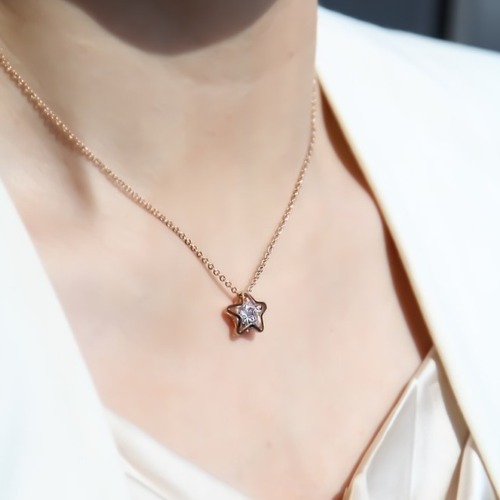 Avvia zirconia with iconic star necklace 1