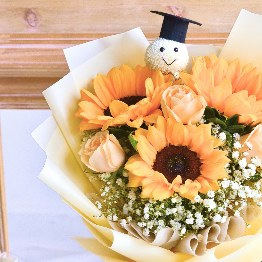 Sunny up sunflower bouquet | hand bouquet - image 9
