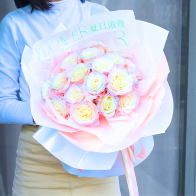 Aurora Boreal Gradience Roses | Hand Bouquet Free Delivery KL & PJ