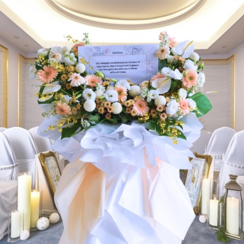 White upsize condolence stand 2