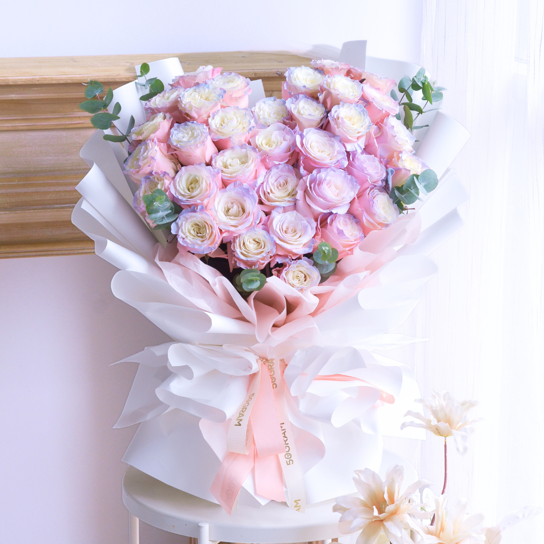 Aurora 33 roses hand bouquet - image 3