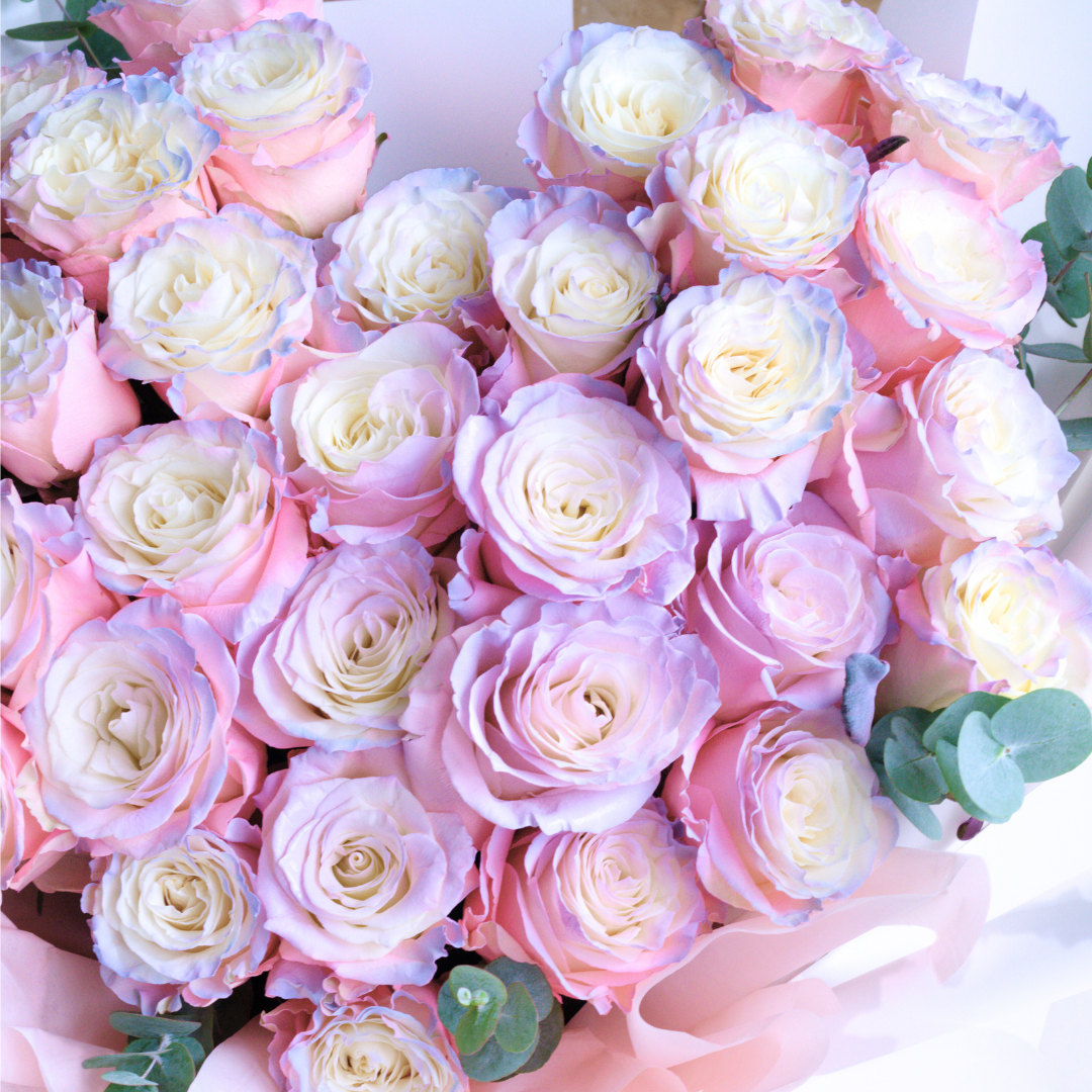 Aurora 33 roses hand bouquet - image 6