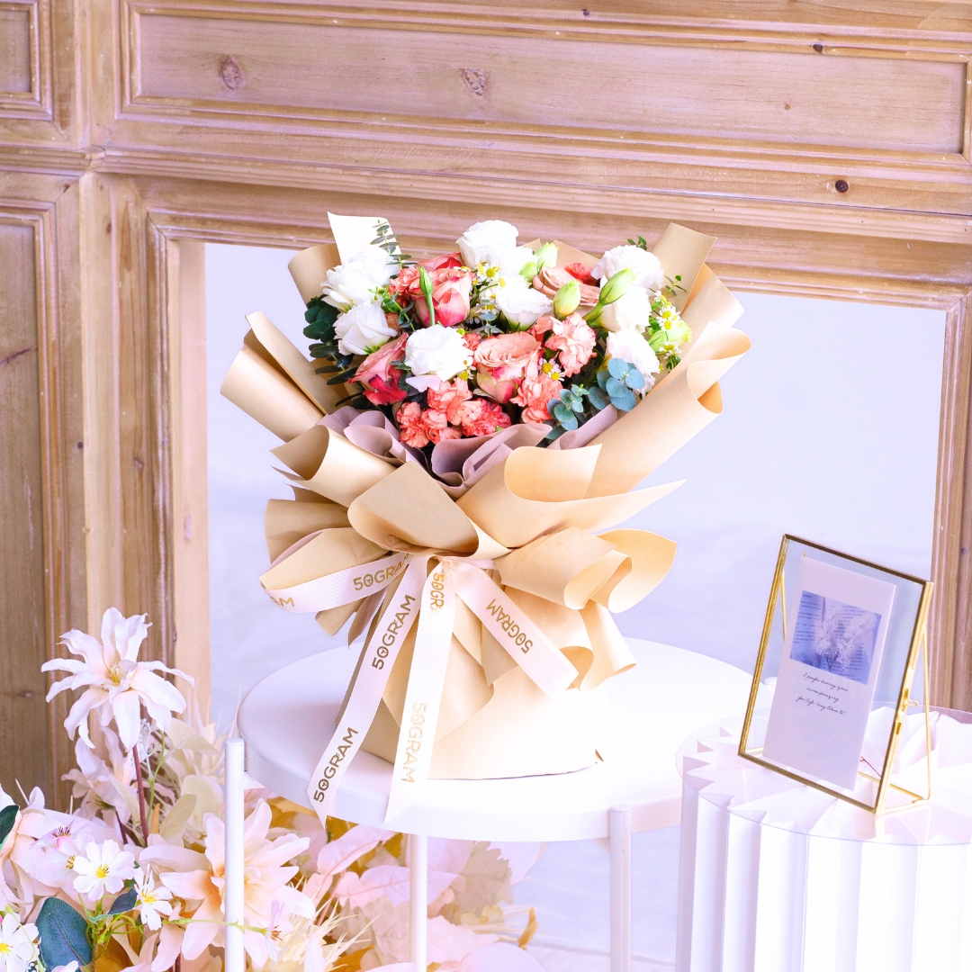 Sunrise charm cappuccino rose hand bouquet - image 15