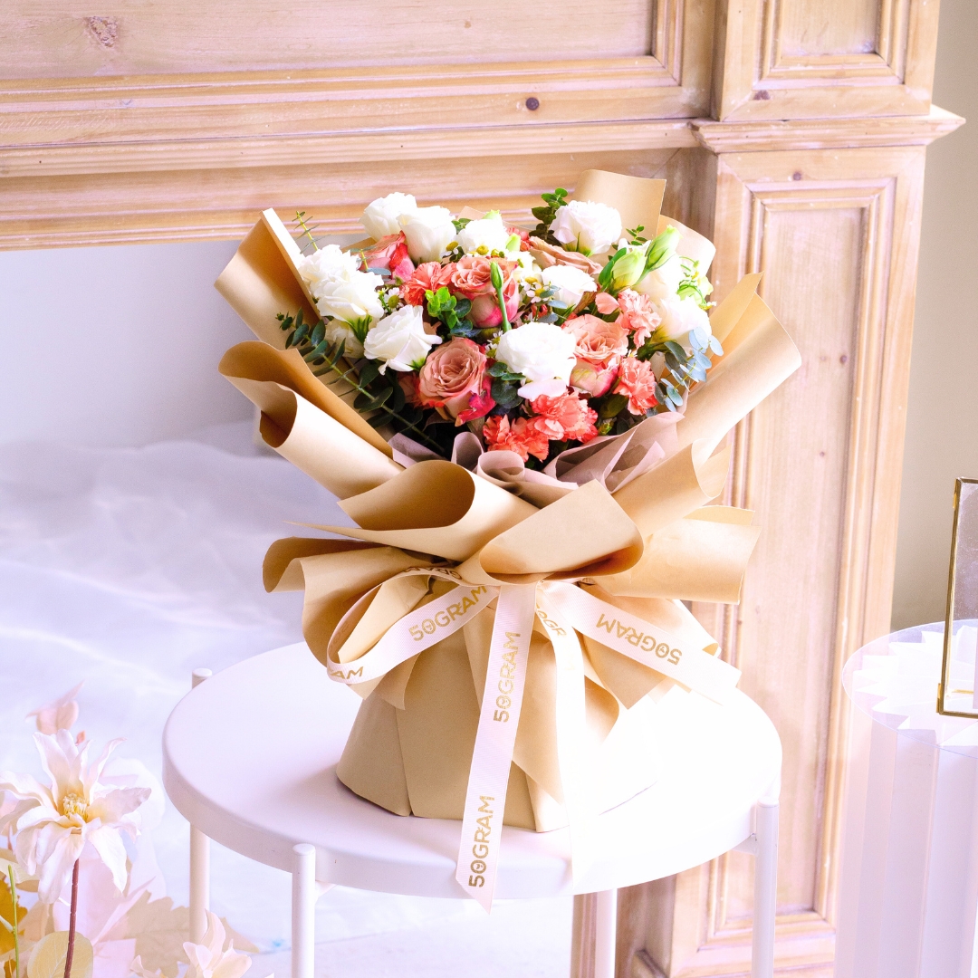 Sunrise charm cappuccino rose hand bouquet - image 14