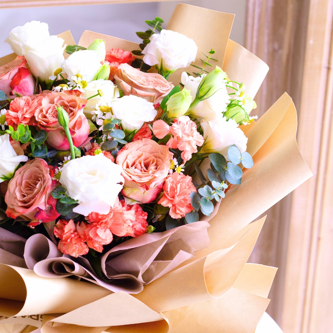 Sunrise charm cappuccino rose hand bouquet - image 13