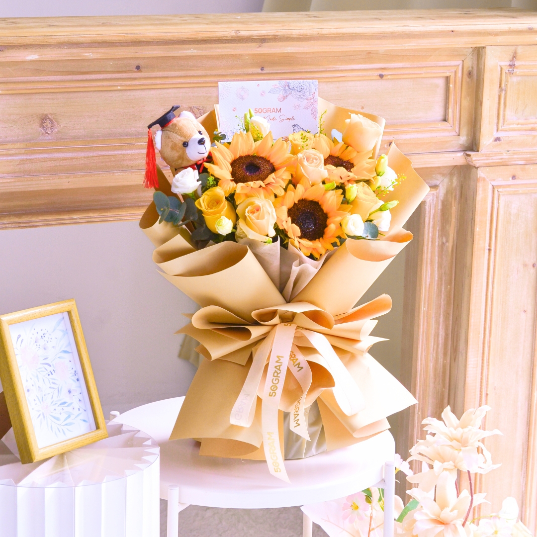 Future bright sunflower hand bouquet - image 10