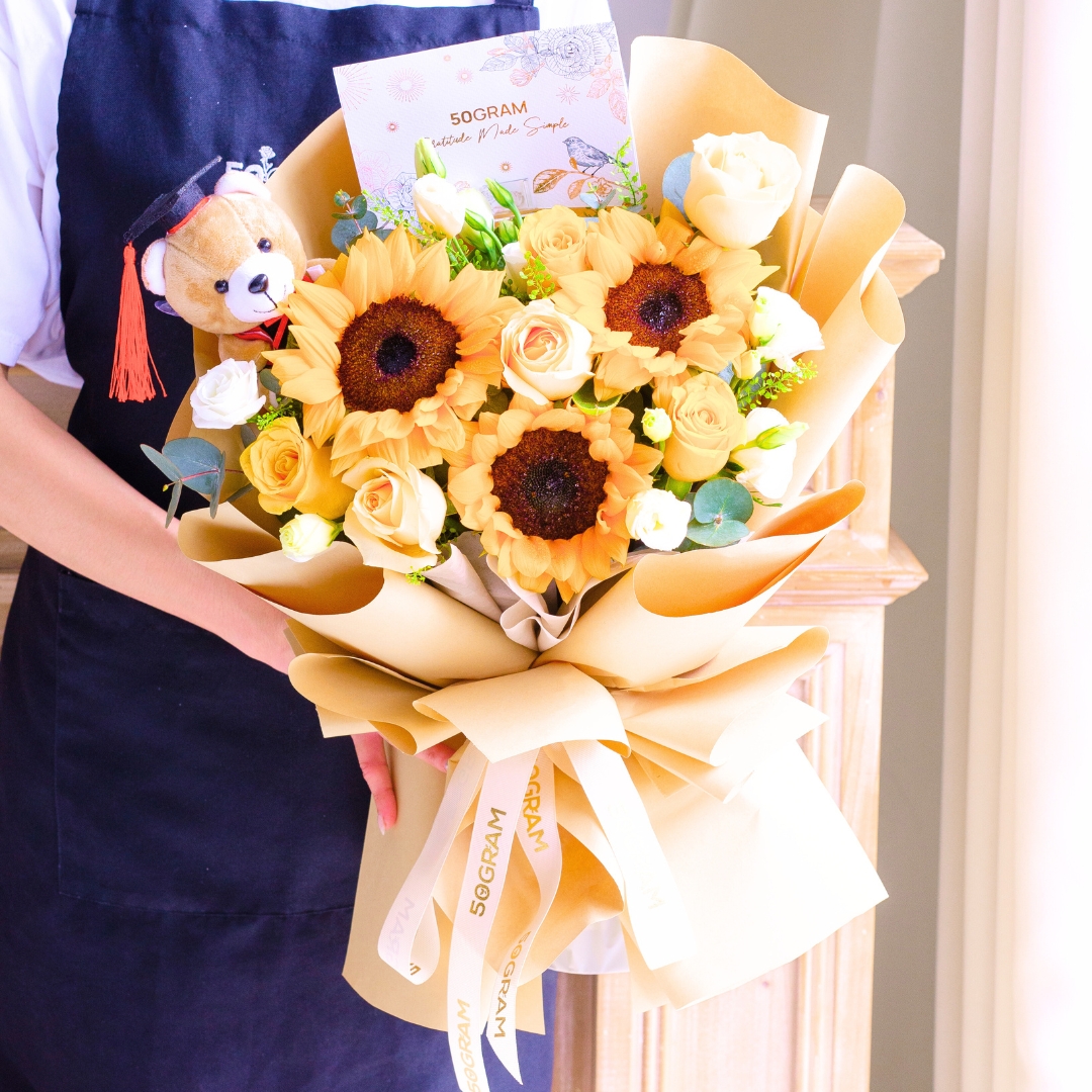 Future bright sunflower hand bouquet - image 8