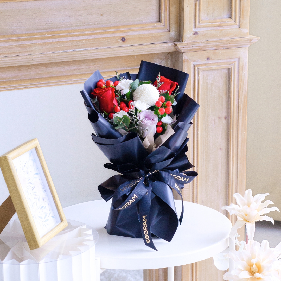 Moonlit love red roses hand bouquet - image 6