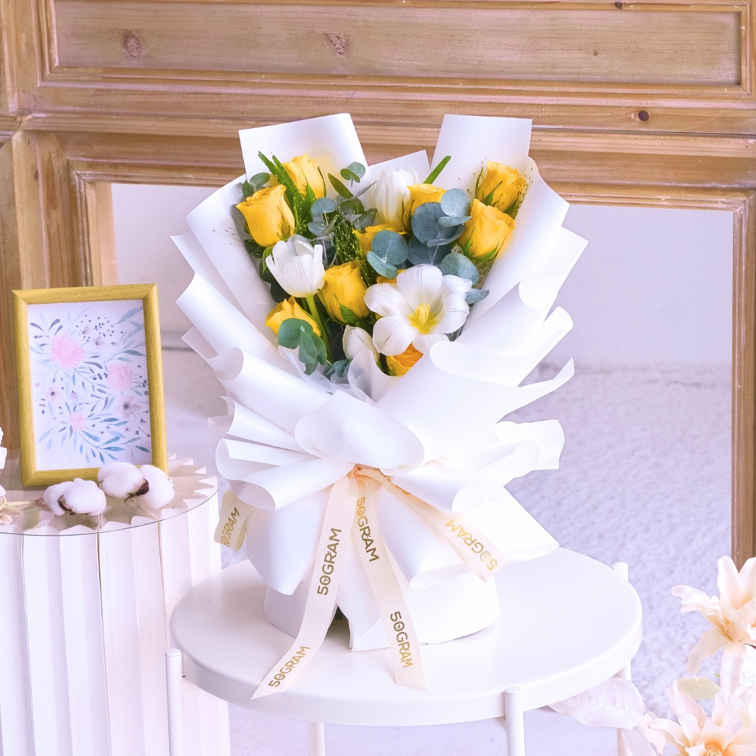 Ivory delight yellow roses hand bouquet - image 5