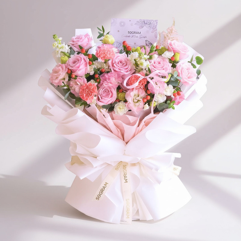 Amour Kiss Hand Bouquet