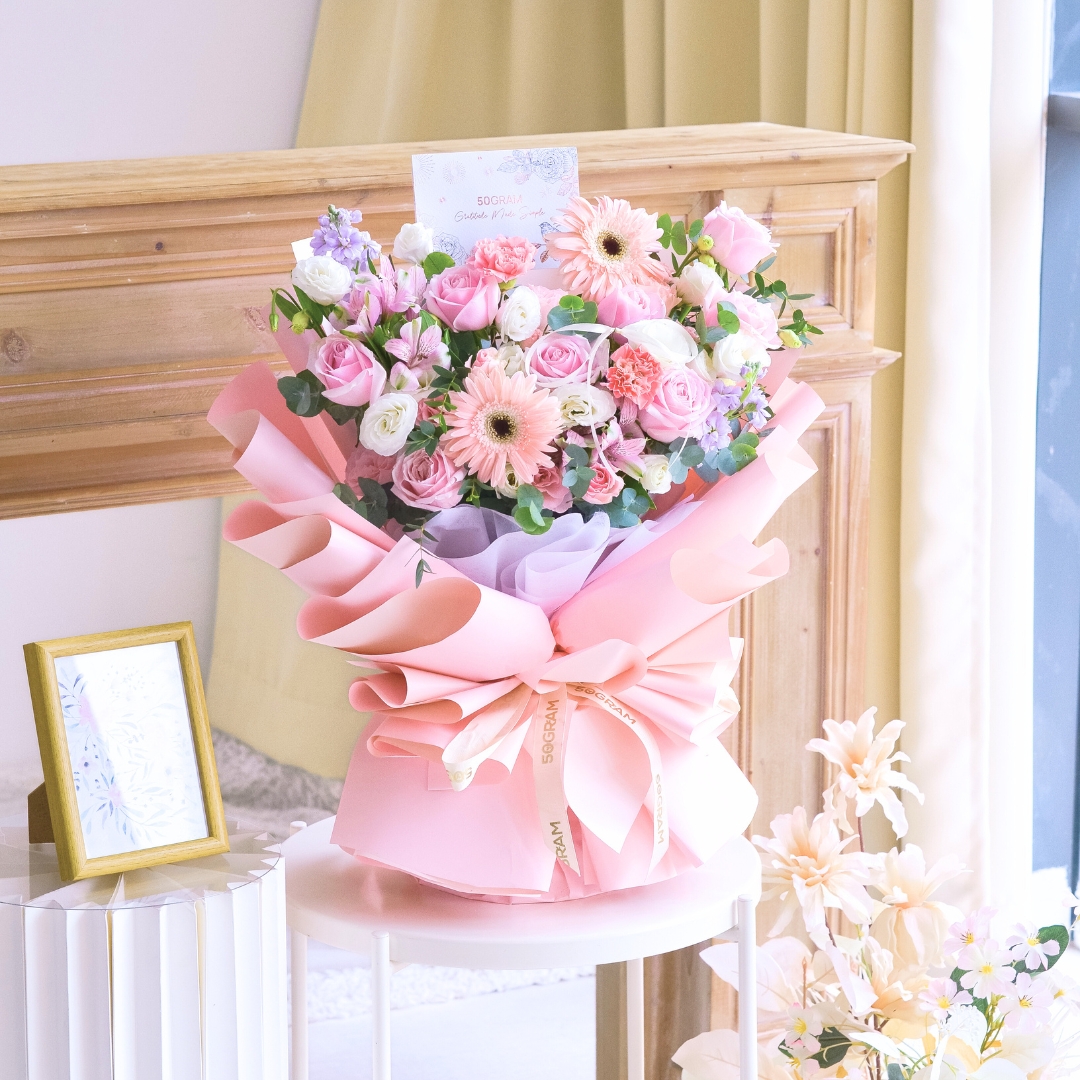 Lush romance hand bouquet - image 10