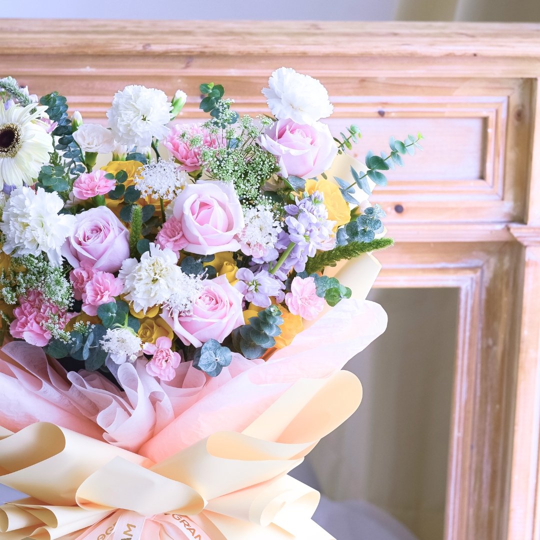 Honey haze hand bouquet - image 9