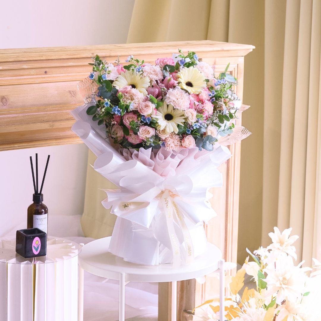 Maison andrea white daisy hand bouquet - image 6