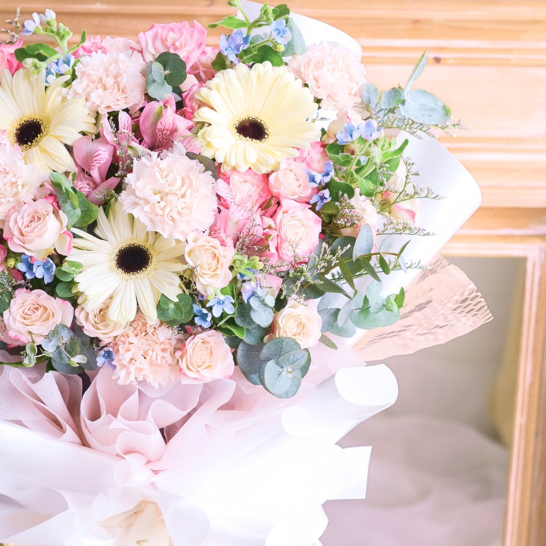 Maison andrea white daisy hand bouquet - image 10