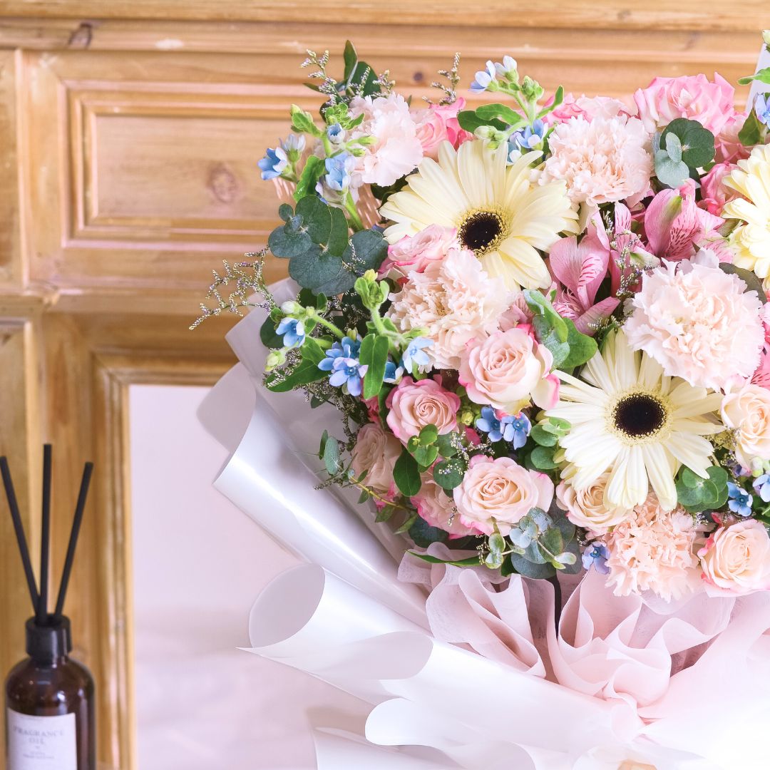 Maison andrea white daisy hand bouquet - image 9