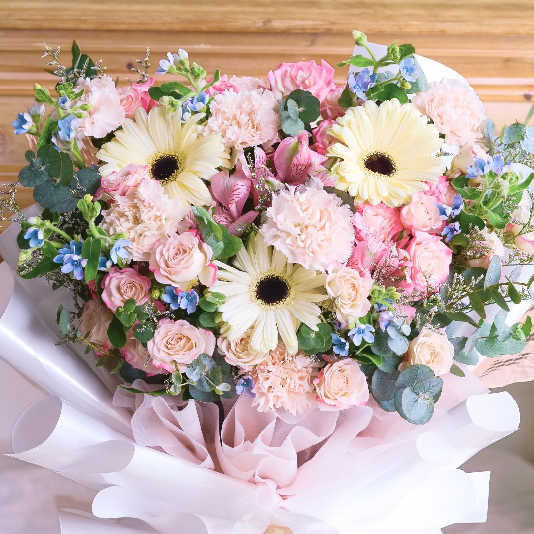 Maison andrea white daisy hand bouquet - image 8