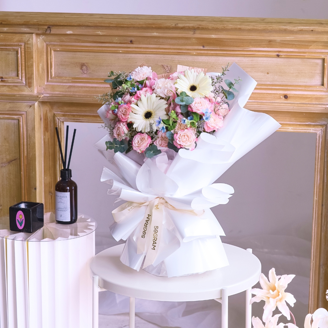 Maison andrea white daisy hand bouquet - image 12