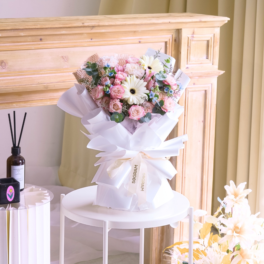 Maison andrea white daisy hand bouquet - image 11