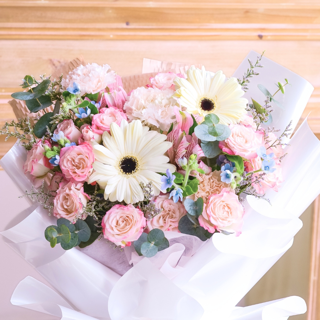 Maison andrea white daisy hand bouquet - image 15