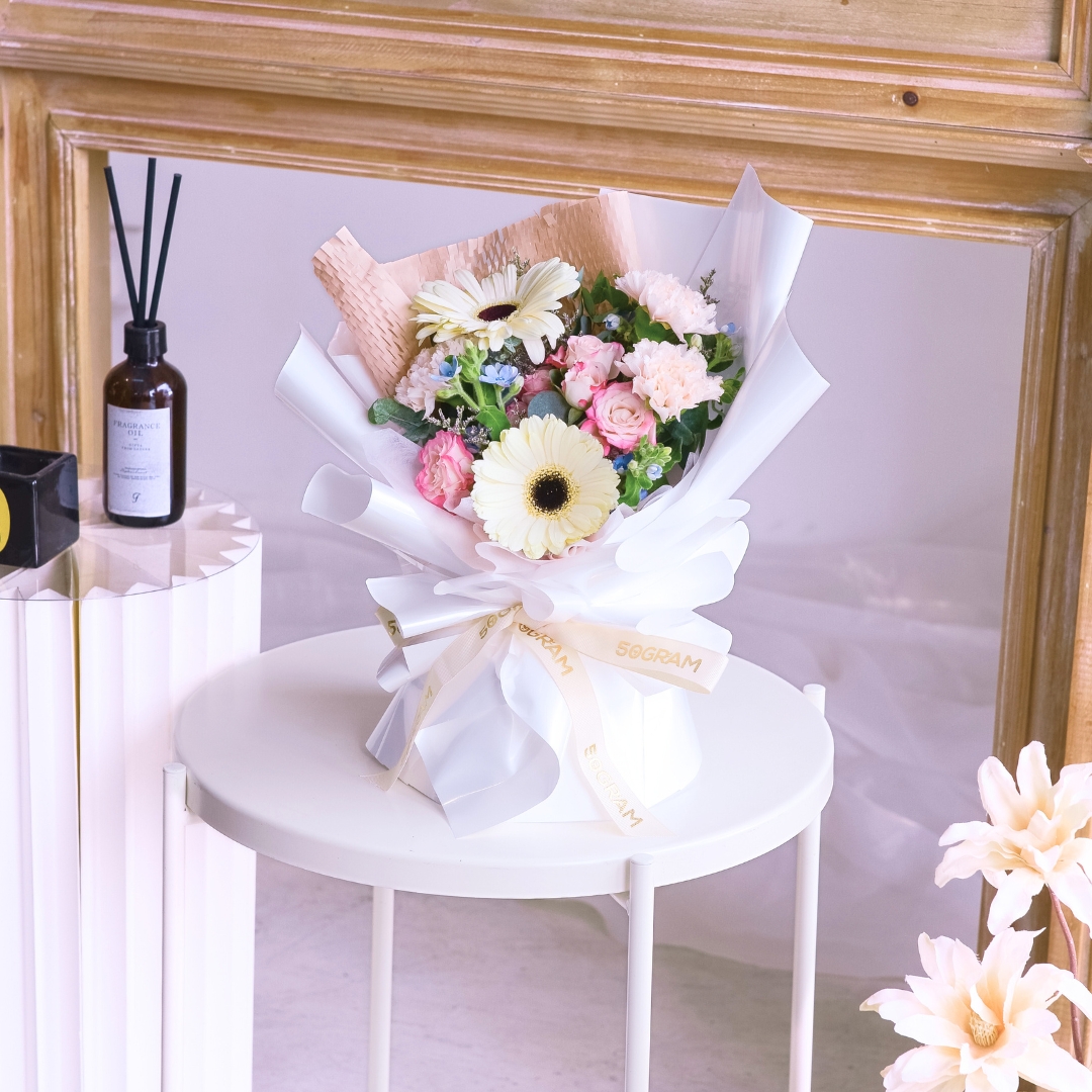 Maison andrea white daisy hand bouquet - image 16