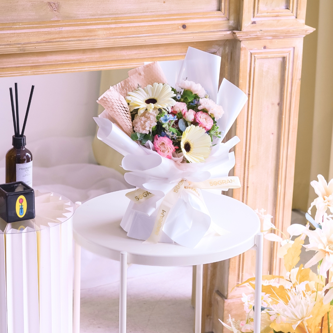 Maison andrea white daisy hand bouquet - image 17