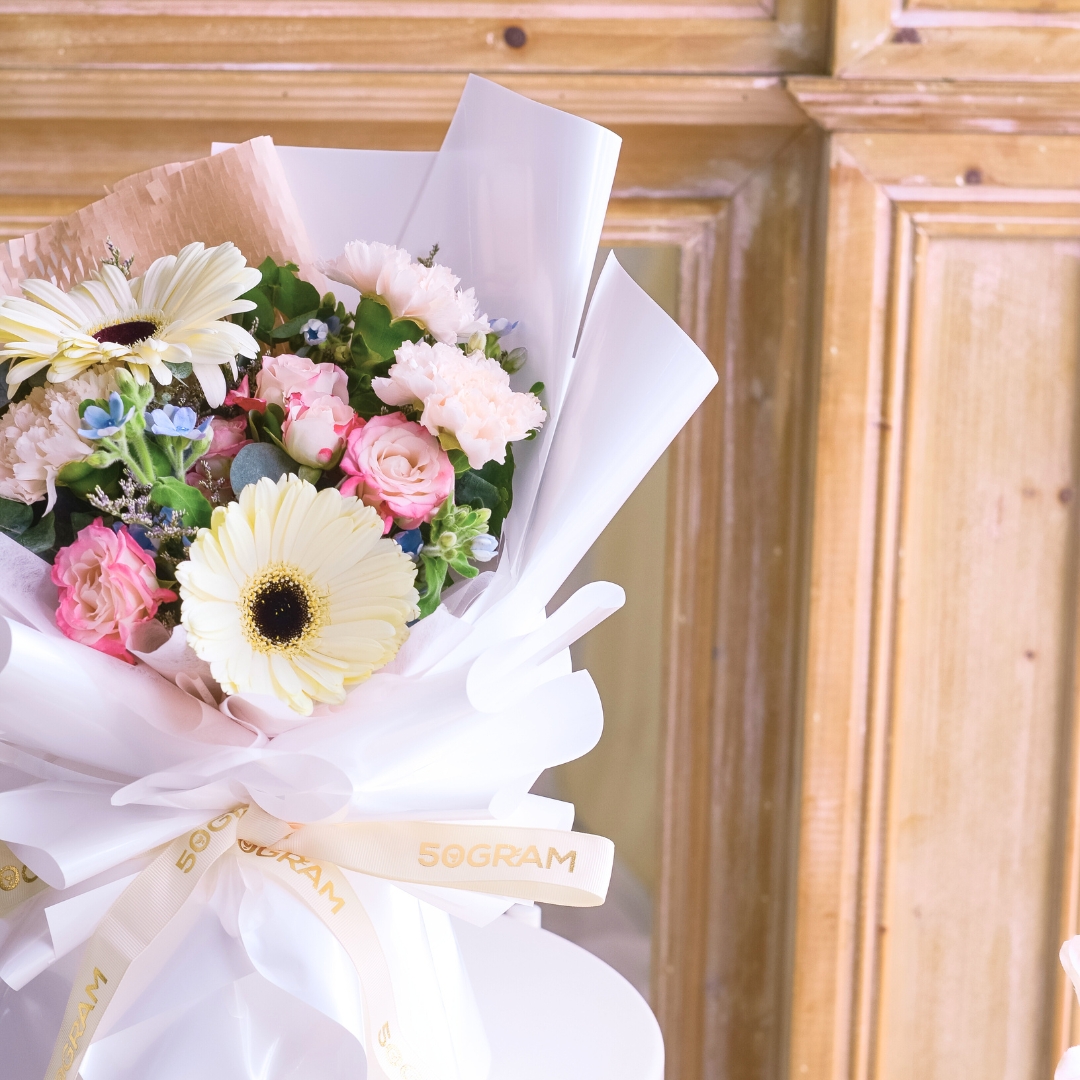 Maison andrea white daisy hand bouquet - image 19