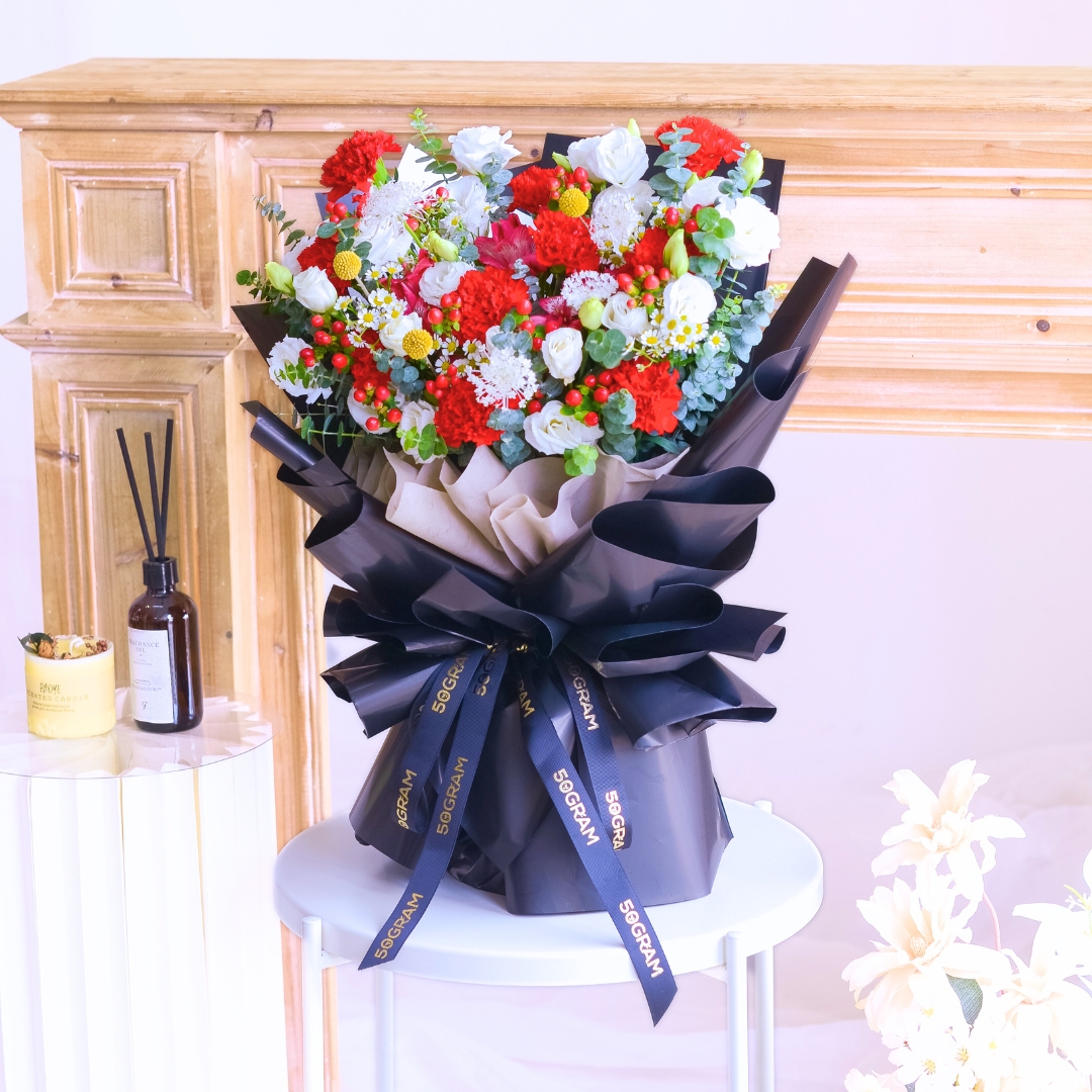 Noir muse hand bouquet - image 6