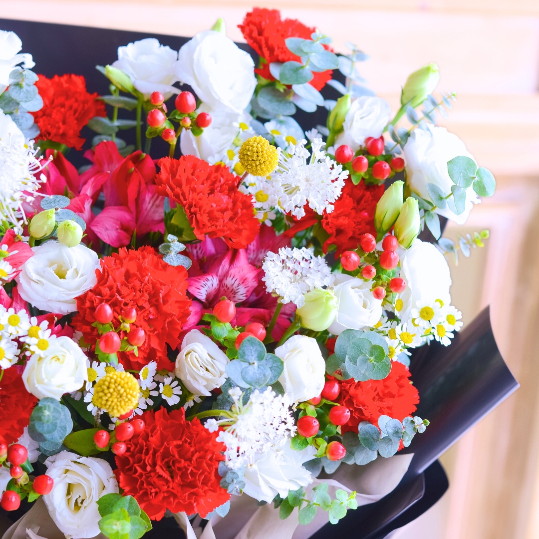 Noir muse hand bouquet - image 7