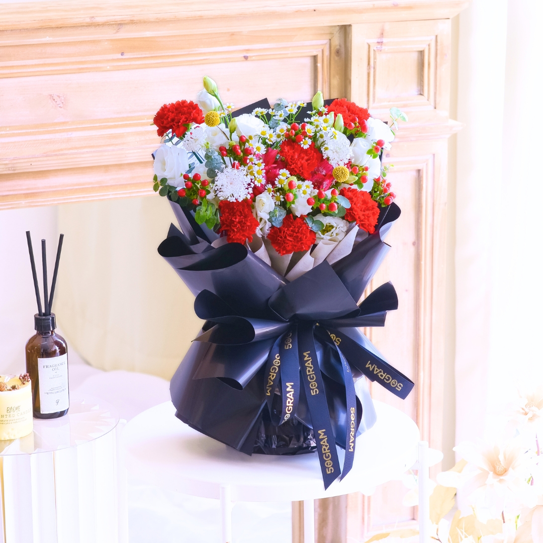 Noir muse hand bouquet - image 10