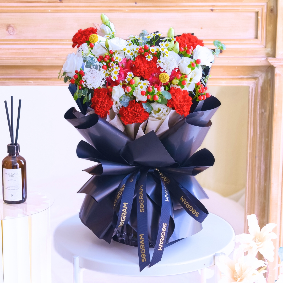Noir muse hand bouquet - image 12