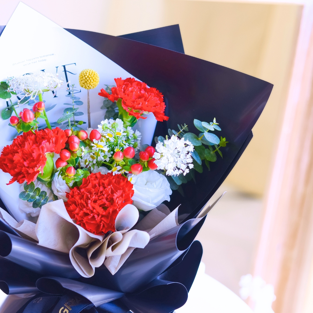 Noir muse hand bouquet - image 16