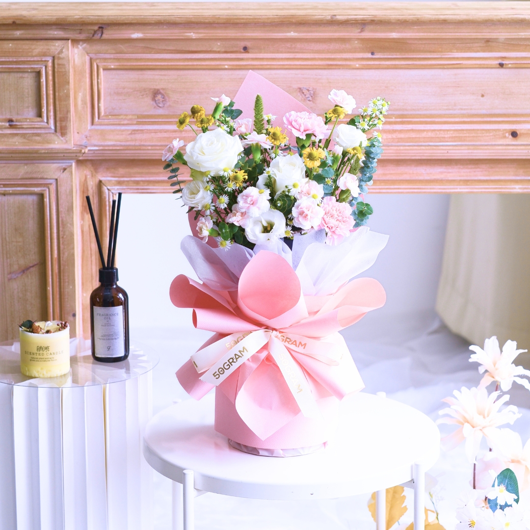 Spring gleam white roses hand bouquet - image 3