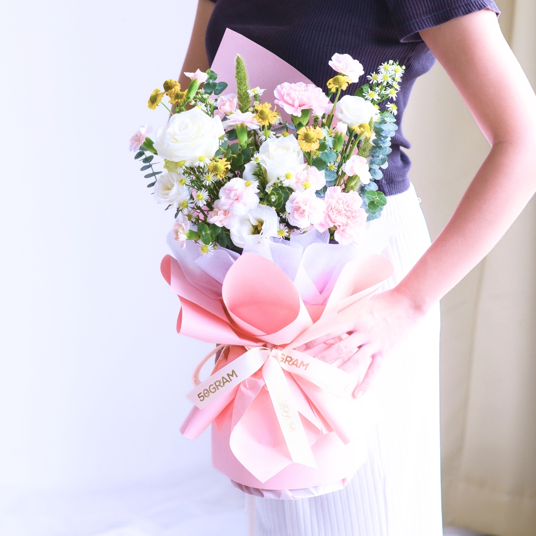 Spring gleam white roses hand bouquet - image 8