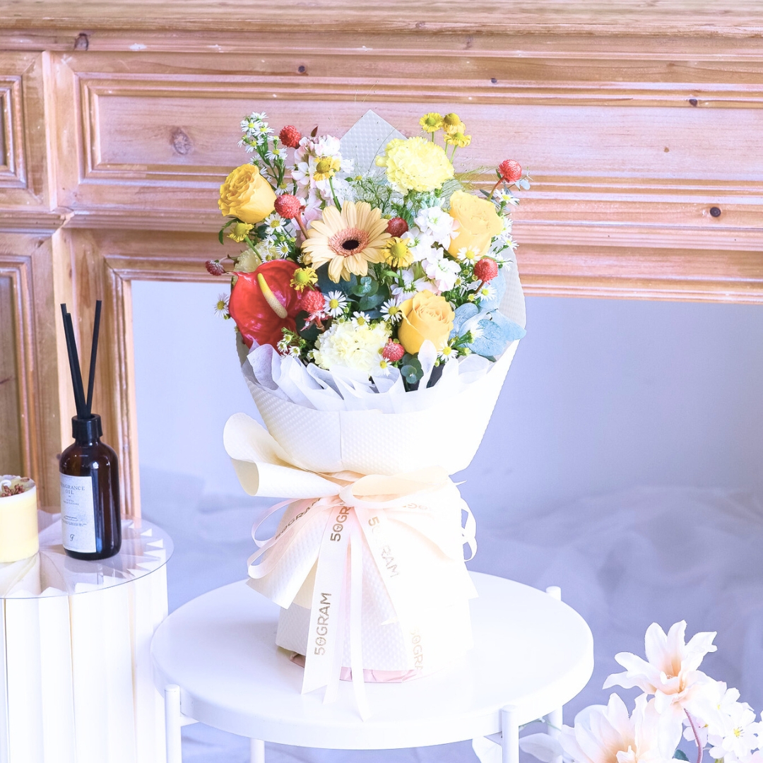 Sunset motion milky daisy hand bouquet - image 6