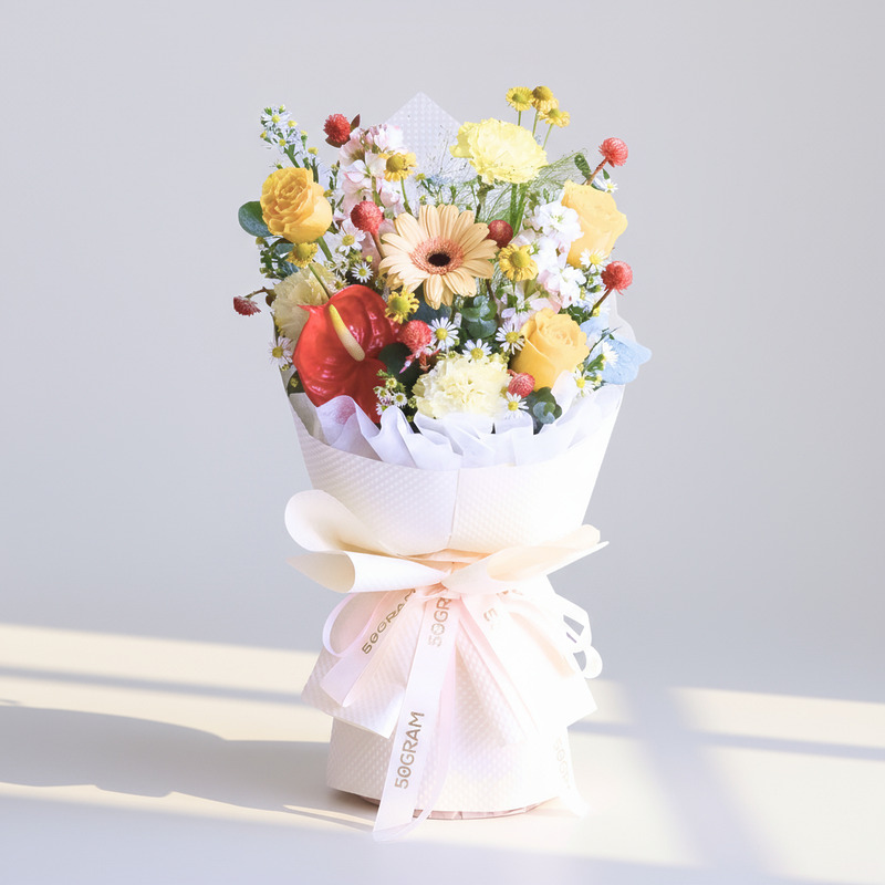 Sunset Motion Milky Daisy Hand Bouquet