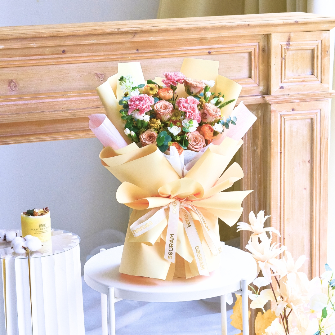 Caramel cloud cappuccino roses hand bouquet - image 5