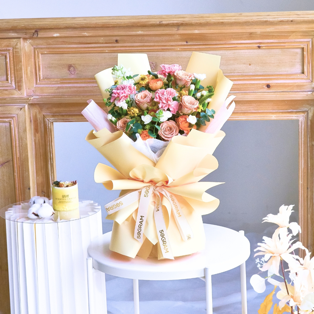 Caramel cloud cappuccino roses hand bouquet - image 6