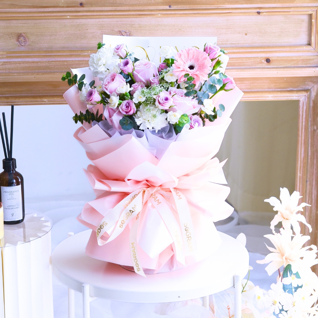 Soft spark qi xi hand bouquet - image 3