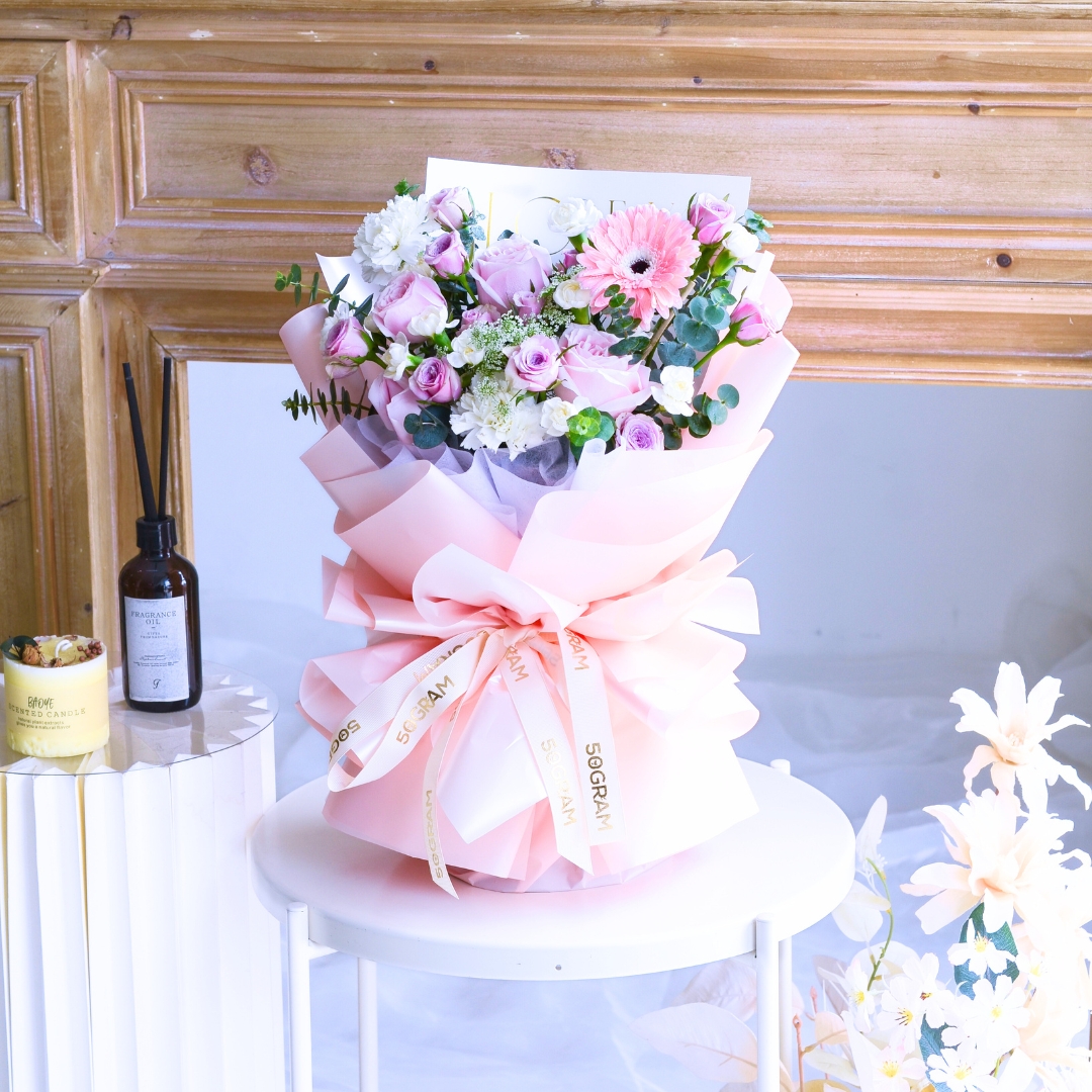 Soft spark qi xi hand bouquet - image 4