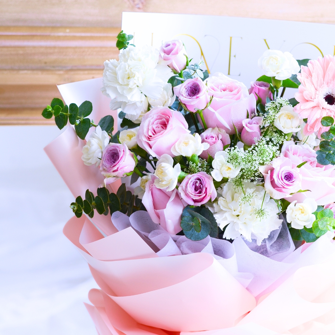 Soft spark qi xi hand bouquet - image 7