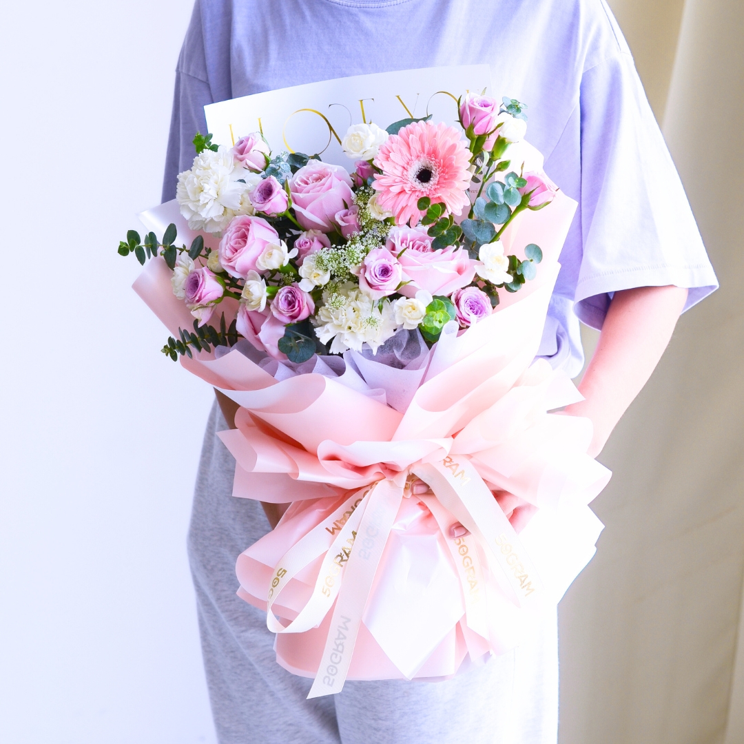 Soft spark qi xi hand bouquet - image 8