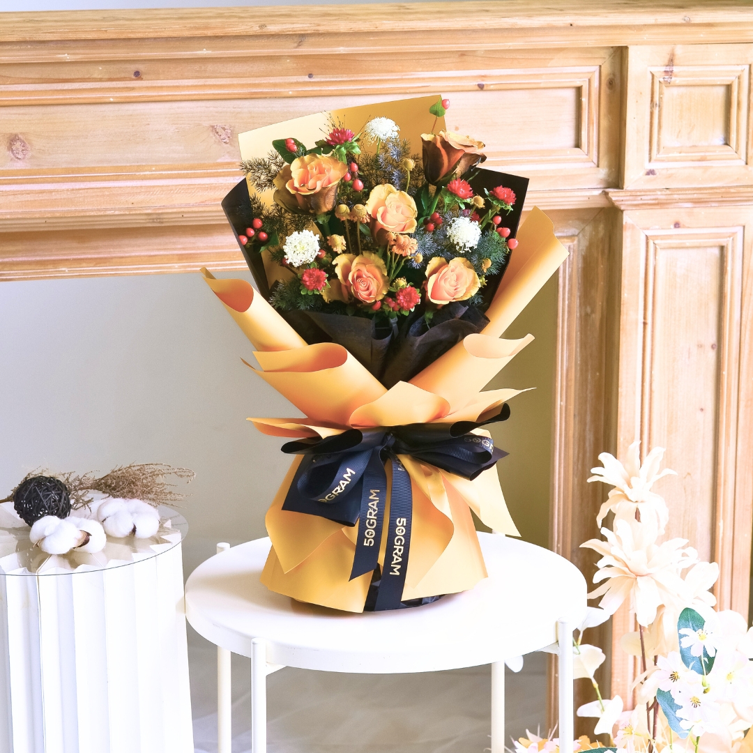 Pumpkin kiss orange roses hand bouquet - image 5